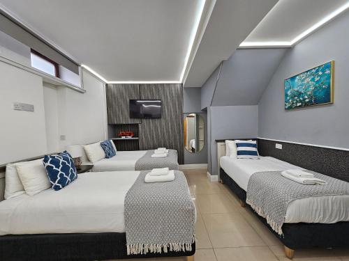 Habitación cuádruple del hotel London Stay Apartments. Foto 8