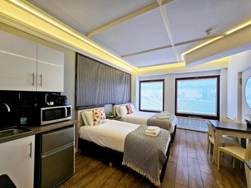 Habitación Triple del hotel London Stay Apartments. Foto 1