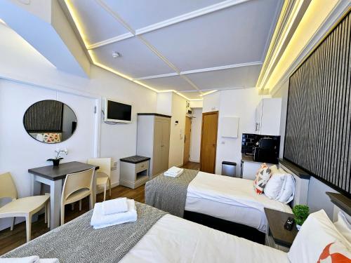 Habitación Triple del hotel London Stay Apartments. Foto 2