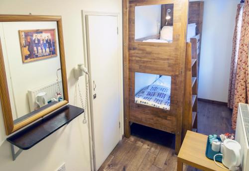 Habitación Privada con baño compartido - 2 camas del hotel Palmers Lodge Swiss Cottage - Hostel. Foto 3