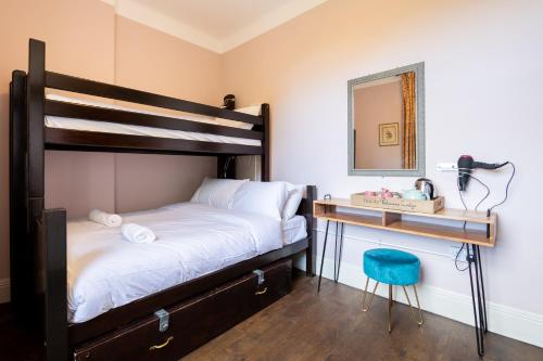 Habitación Triple con baño privado del hotel Palmers Lodge Swiss Cottage - Hostel. Foto 1