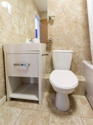 Habitación Triple Estándar del hotel Stuart. Foto 5