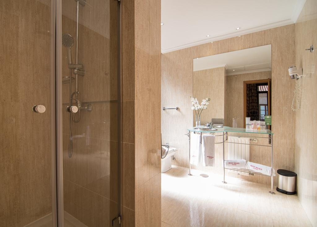 Habitación doble Vista ciudad del hotel Petit Palace Preciados. Foto 2