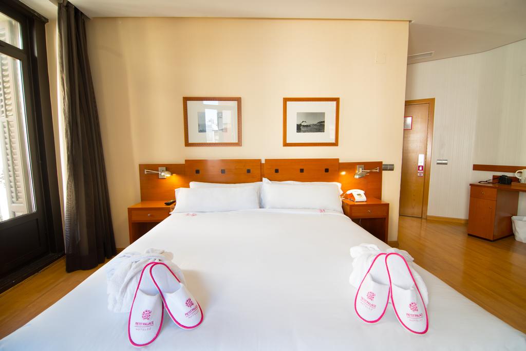 Habitación cuádruple Superior Vista ciudad del hotel Petit Palace Preciados