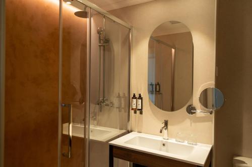 Habitación Cuádruple del hotel Petit Palace Preciados. Foto 4
