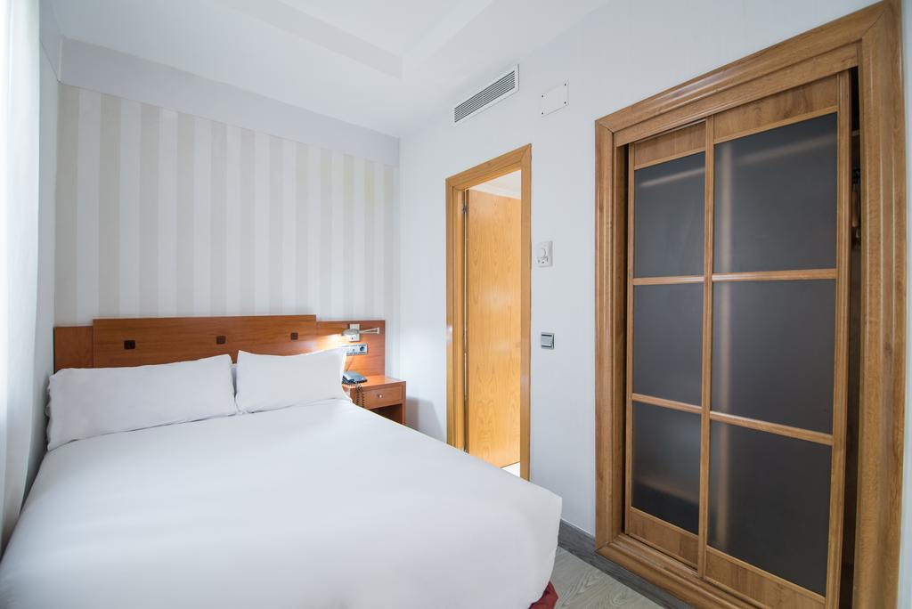 Habitación doble Económica del hotel Petit Palace Preciados. Foto 1