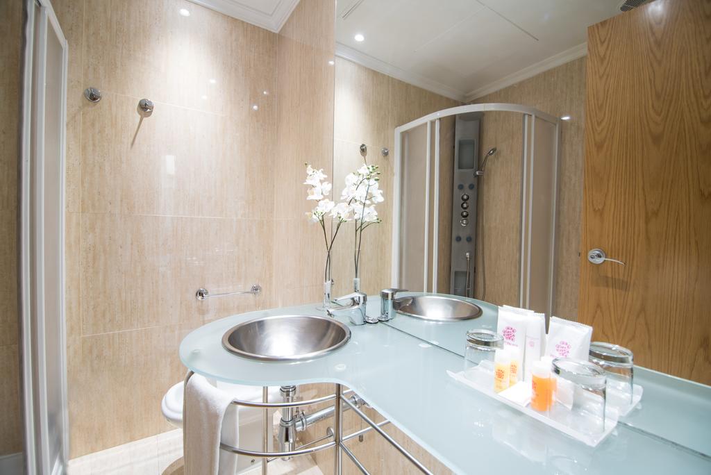 Habitación doble Económica del hotel Petit Palace Preciados. Foto 2