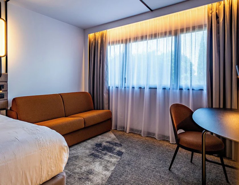 Habitación Premium - 1 cama doble y 1 sofá - cama del hotel Novotel Reims Tinqueux. Foto 1