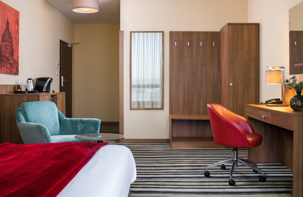 Habitación Confort con 2 camas individuales del hotel Leonardo Royal Warsaw. Foto 3
