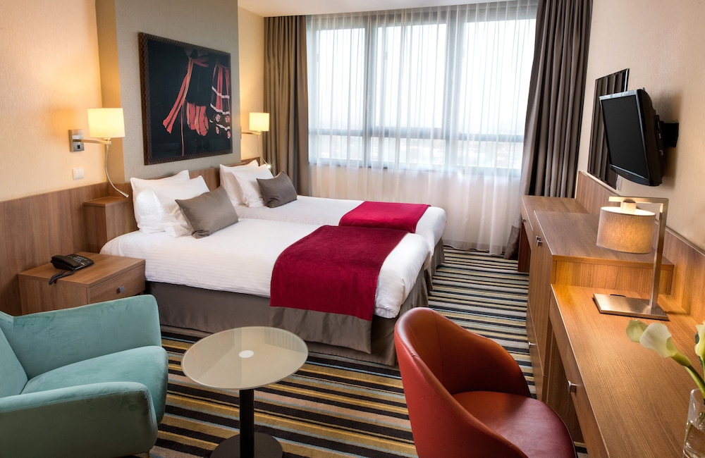 Habitación Triple Confort del hotel Leonardo Royal Warsaw. Foto 1