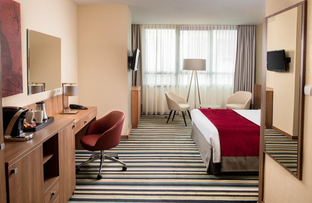 Habitación Deluxe del hotel Leonardo Royal Warsaw. Foto 1