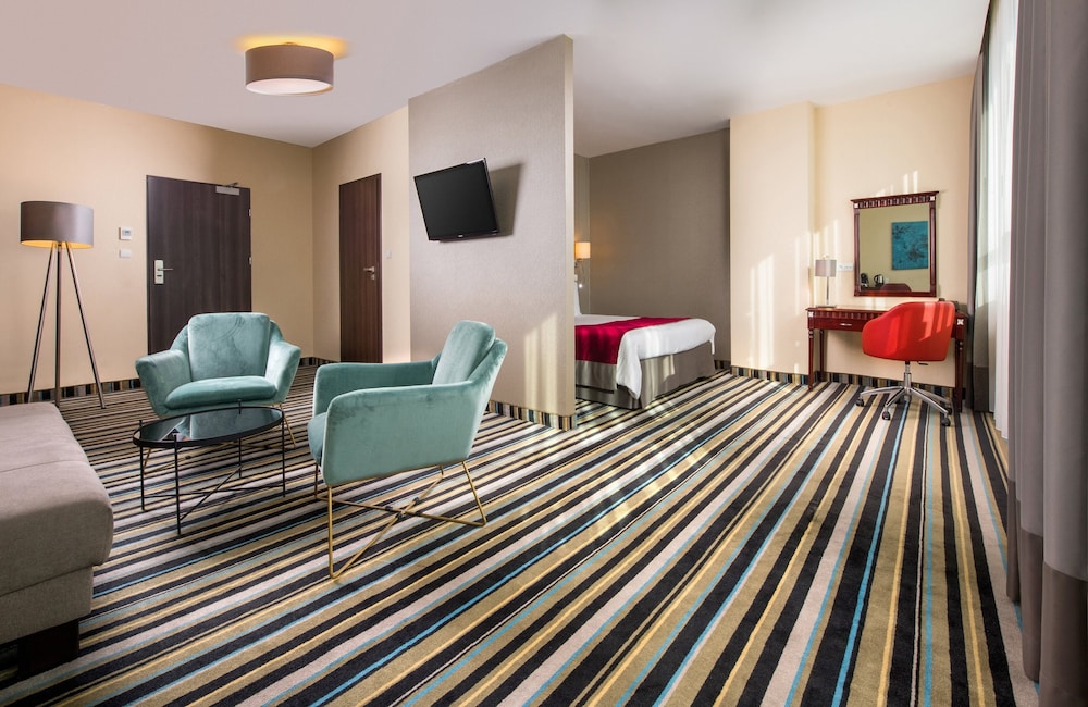 Habitación Junior del hotel Leonardo Royal Warsaw. Foto 1
