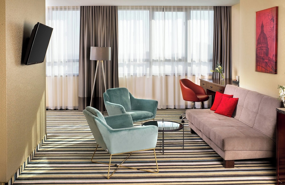 Habitación Junior del hotel Leonardo Royal Warsaw. Foto 5
