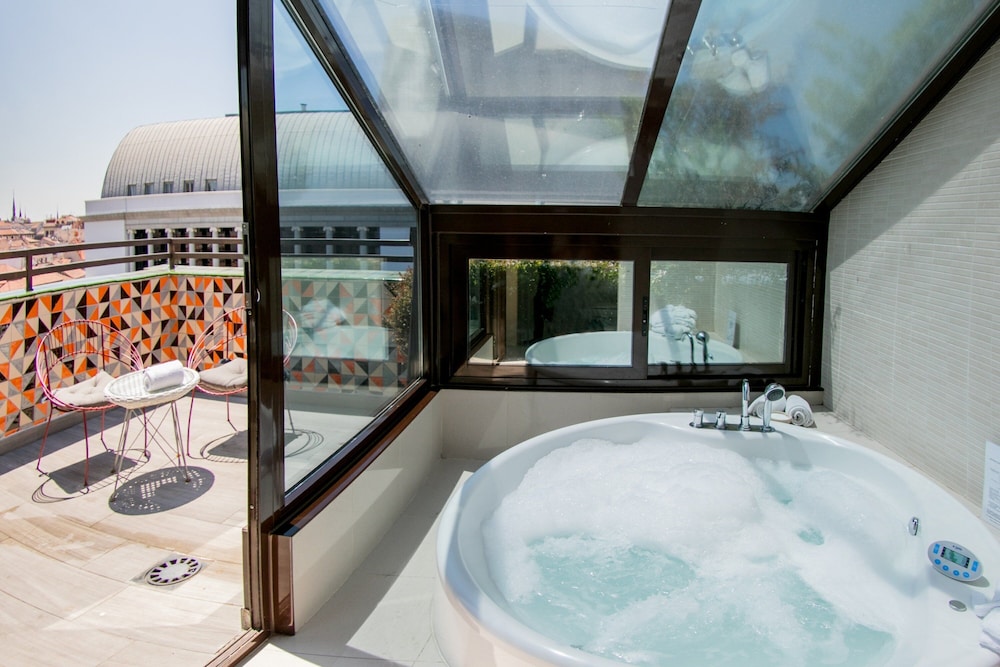 Habitación doble, terraza (Jacuzzi) del hotel Ópera. Foto 6