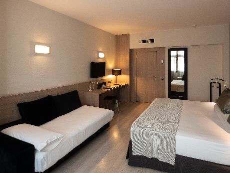 Habitación triple del hotel Catalonia Gran Via Madrid
