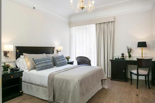 Habitación Doble con balcón - 1 o 2 camas del hotel Emperador. Foto 2