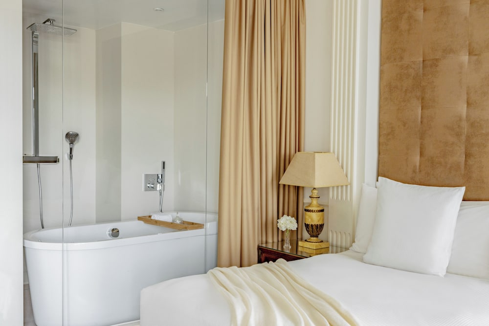 Two Bedroom Suite RedLevel Vista ciudad del hotel Hotel Fénix, a Gran Meliá Hotel - The Leading Hotels of the World. Foto 6