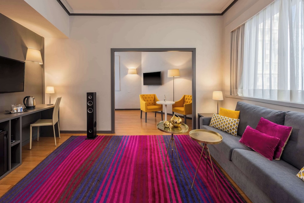 Premium Room Gran Via Views del hotel Madrid Plaza De España Affiliated By Meliá. Foto 5