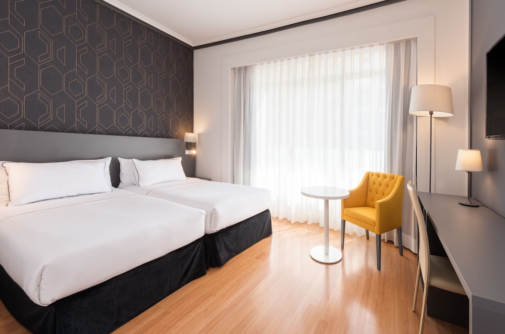 Premium Room Gran Via Views del hotel Madrid Plaza De España Affiliated By Meliá. Foto 6