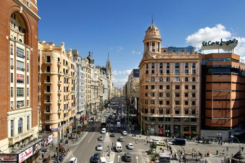 Habitación Doble Deluxe con vistas a la Gran Vía del hotel Vincci Capitol