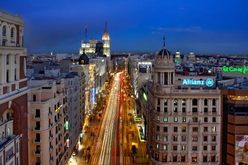 Habitación Doble Deluxe con vistas a la Gran Vía del hotel Vincci Capitol. Foto 7