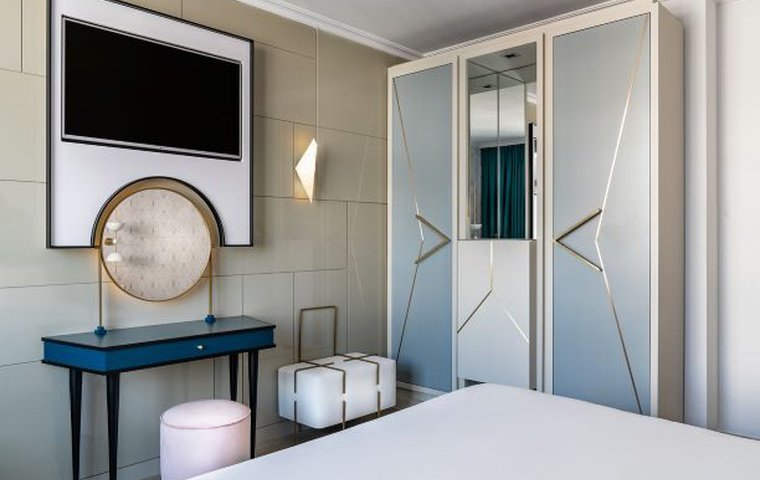 Habitación triple del hotel Vincci Capitol. Foto 1