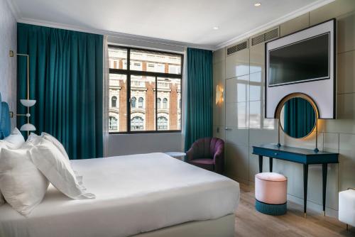 Habitación Vincci con vistas a la Gran Vía del hotel Vincci Capitol. Foto 4