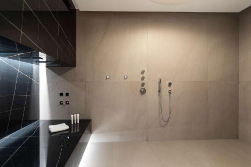 Suite Spa con terraza y acceso al club Wellington del hotel Wellington and Spa Madrid. Foto 6