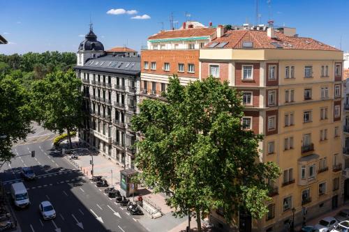 Habitación Doble Superior con vistas a la ciudad del hotel Wellington and Spa Madrid. Foto 2