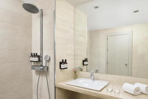 Habitaciones Familiares comunicadas del hotel Nh Madrid Ventas. Foto 3