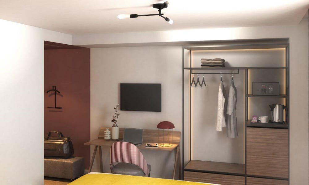 Suite, varias camas del hotel Indigo Madrid - Princesa, An Ihg. Foto 8