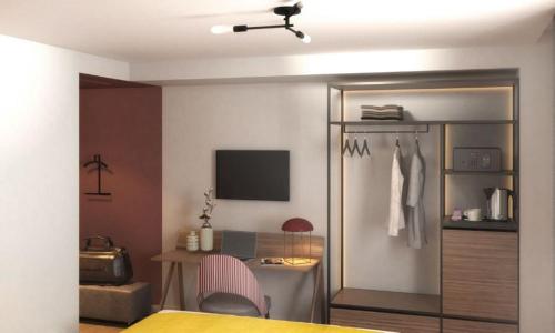 Habitación Doble con cama extragrande y ducha a ras de suelo - Adaptada para personas con movilidad reducida - No fumadores del hotel Indigo Madrid - Princesa, An Ihg. Foto 3