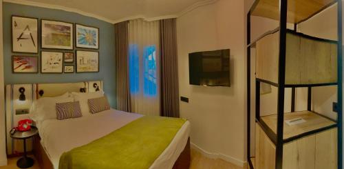 Habitación doble 1 Cama doble del hotel Indigo Madrid - Princesa, An Ihg. Foto 2