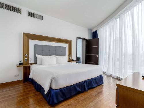 Suite Superior con 1 cama extragrande del hotel Novotel Panama City