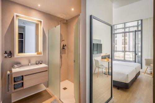 Casa Unifamiliar y Habitación Innside comunicadas con vistas del hotel Innside By Meliá Madrid Gran Vía