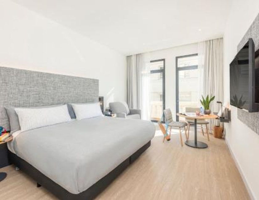 Estudio y Habitación Innside comunicados con vistas del hotel Innside By Meliá Madrid Gran Vía