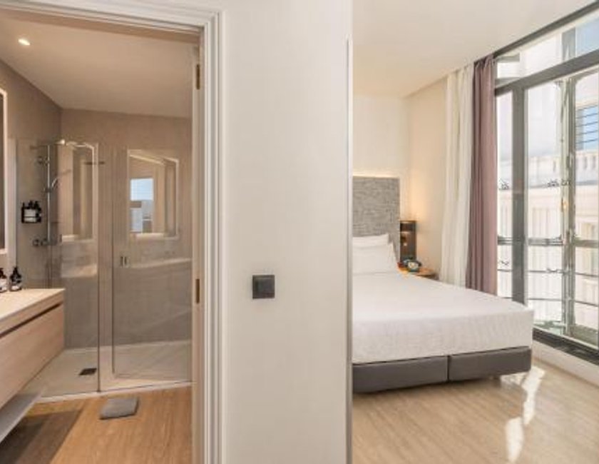 Habitación doble Comunicada 1 Cama king 1 Cama queen Vista ciudad Agradable del hotel Innside By Meliá Madrid Gran Vía. Foto 2