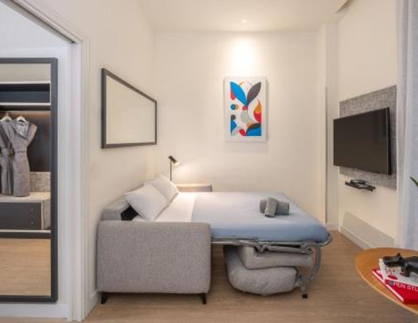 Habitación doble Exterior 1 Cama king con salón Vista ciudad Sofá Cama incluido del hotel Innside By Meliá Madrid Gran Vía. Foto 2