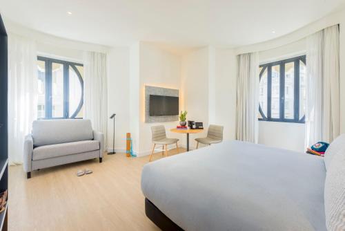 Habitación doble Comunicada 1 Cama king 1 Cama queen Vista ciudad Sofá Cama incluido Agradable del hotel Innside By Meliá Madrid Gran Vía. Foto 2
