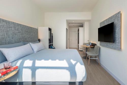 Habitación Innside Premium Comunicada del hotel Innside By Meliá Madrid Gran Vía. Foto 1