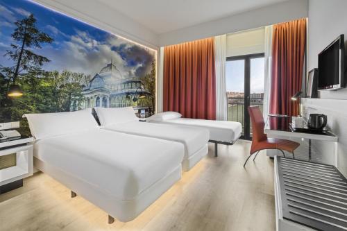 Habitación Triple del hotel Elba Madrid Alcalá. Foto 2