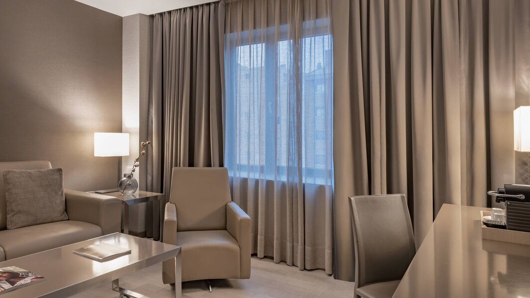 Suite del hotel Ac Los Vascos By Marriott. Foto 1