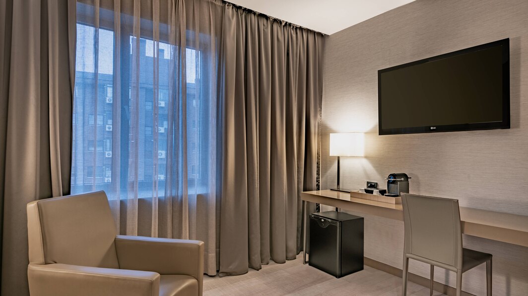 Suite del hotel Ac Los Vascos By Marriott. Foto 2