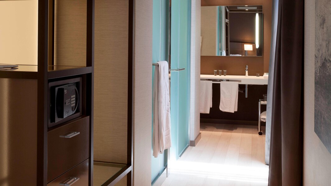 Suite del hotel Ac Los Vascos By Marriott. Foto 3