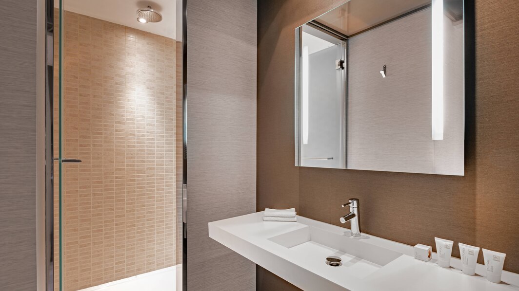 Habitación doble - 2 camas individuales del hotel Ac Los Vascos By Marriott. Foto 2