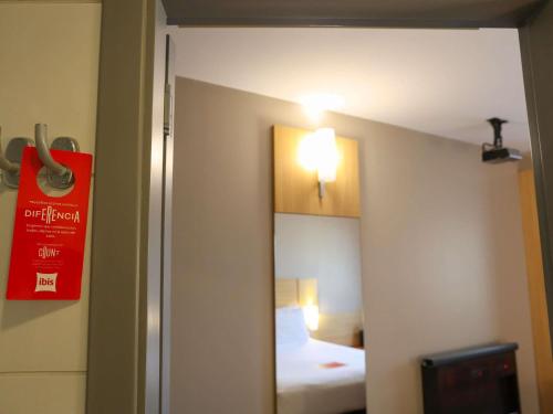 Habitación Superior Plug and Play - 1 cama grande del hotel Ibis Lima Larco Miraflores. Foto 5