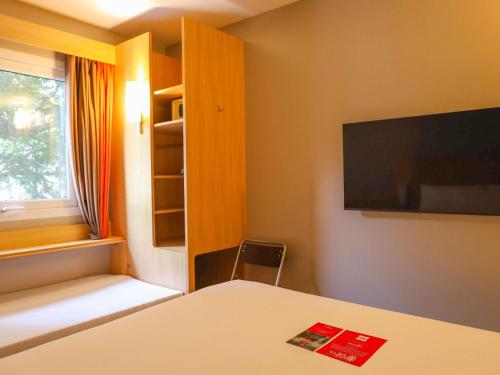 Habitación Estándar - 1 cama doble y 1 individual del hotel Ibis Lima Larco Miraflores