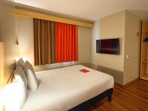 Habitación Doble Estándar - Adaptada para personas con discapacidad del hotel Ibis Lima Larco Miraflores. Foto 2