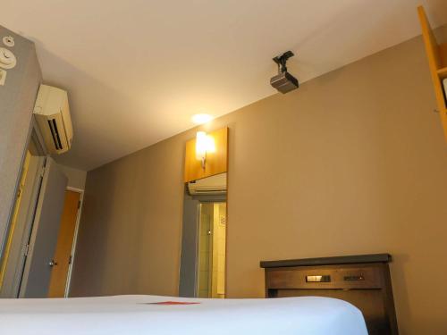 Habitación Superior Plug and Play - 1 cama grande del hotel Ibis Lima Larco Miraflores. Foto 9