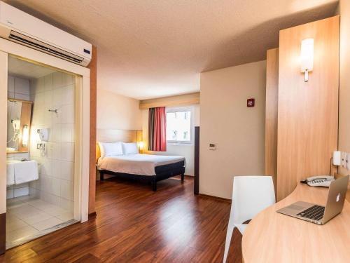 Habitación Doble Estándar - Adaptada para personas con discapacidad del hotel Ibis Lima Larco Miraflores. Foto 9